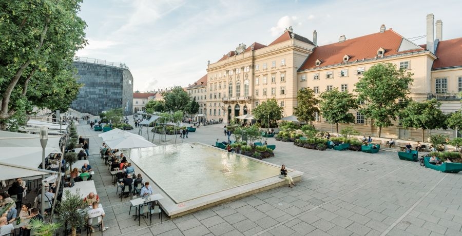 Weitwinkelbild vom Museumsquartier Wien